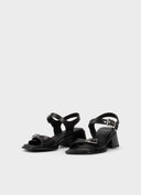 VAGABOND Ines Μαύρα Σανδάλια με Αγκράφα